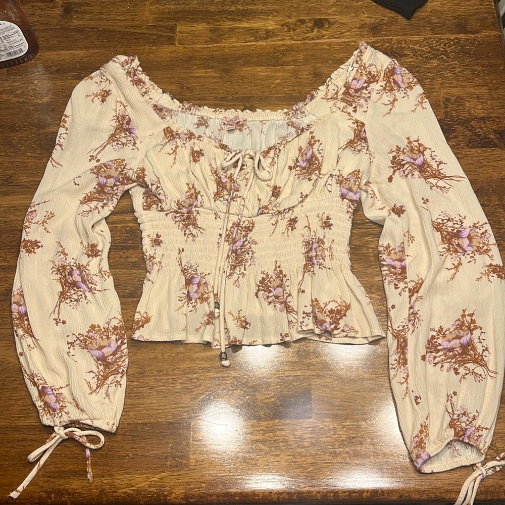 Cute fit and flow long sleeve top